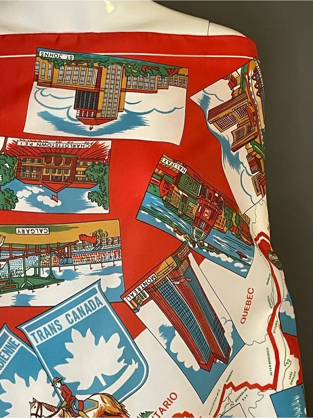 Vintage Canada Theme Souvenir Scarf 27 In Sq Excellent Condition
